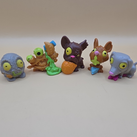 moose toys Other - The Ugglys Pet Shop Burnt Sausage Dog Clawful Crab Junk Russel Stenchy French